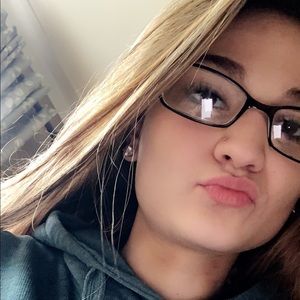 Meet your Posher, Celina